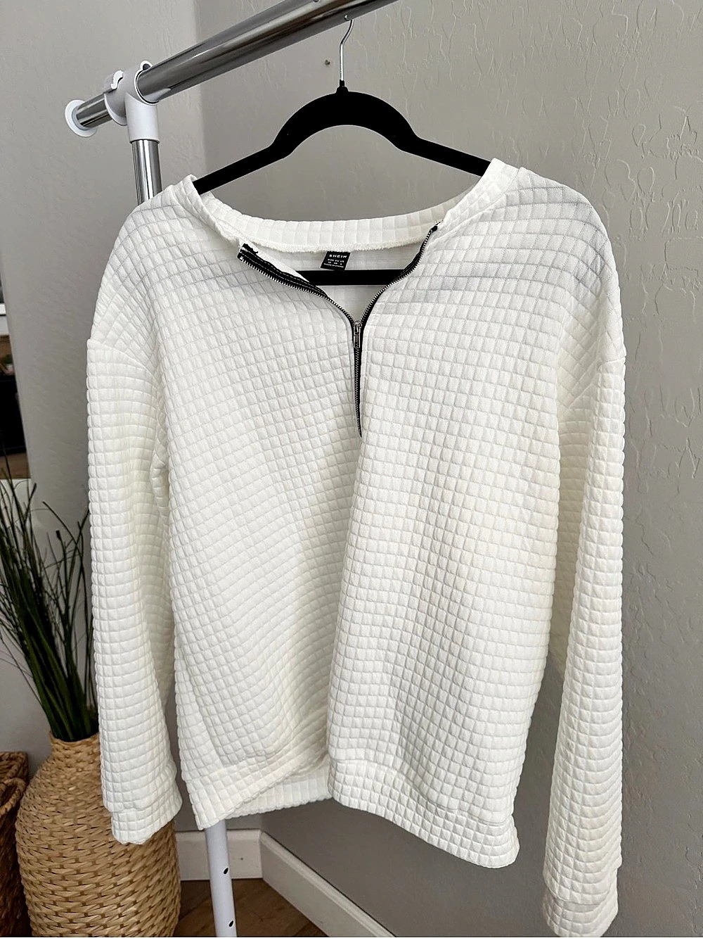 SHEIN Quilted Quarter-Zip in White Size Medium Like New